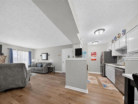 5th image of 736 Village Rd APT A