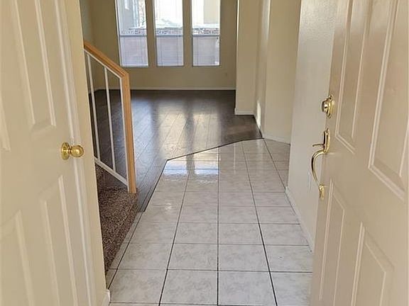 3rd image of 1008 Washington Oaks St