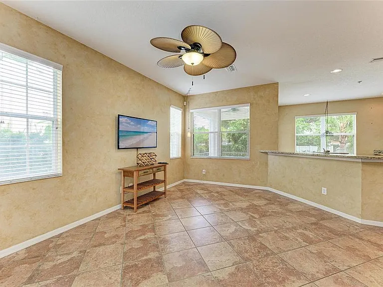 3931 Yellowstone Cir — Photo 8