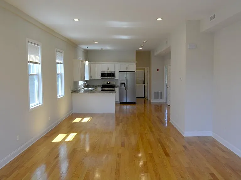213 Carpenter St #2 — Photo 9