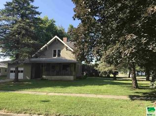 402 W 5th St, Sanborn, IA 51248