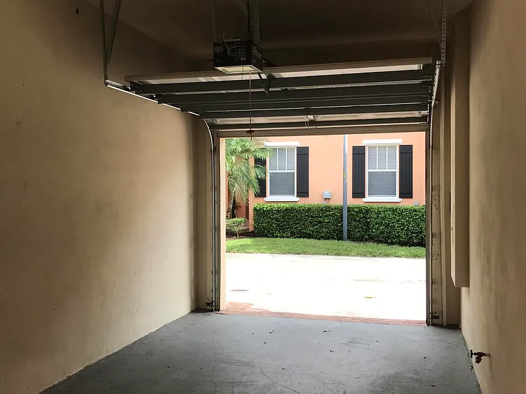 141 E Thatch Palm Cir — Photo 26