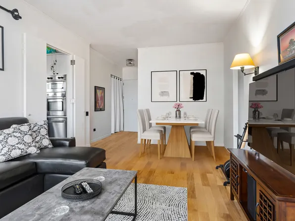 200 East 32nd Street image 5 of 16