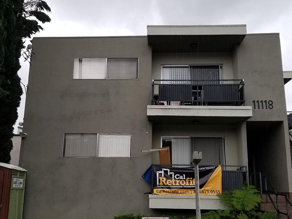 1st image of 11116 Moorpark St #206