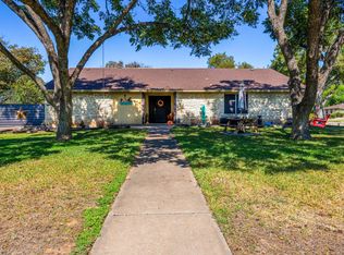 252 Meadowlakes Drive, Meadowlakes, TX 78654