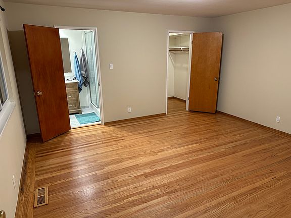 Master Bedroom, showing walk in closet 6'4"x5'1" and master bath
