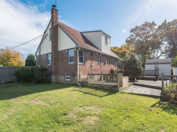 3rd image of 406 Higbie Ln