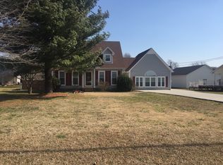 14 Village Park Dr, Fayetteville, TN 37334