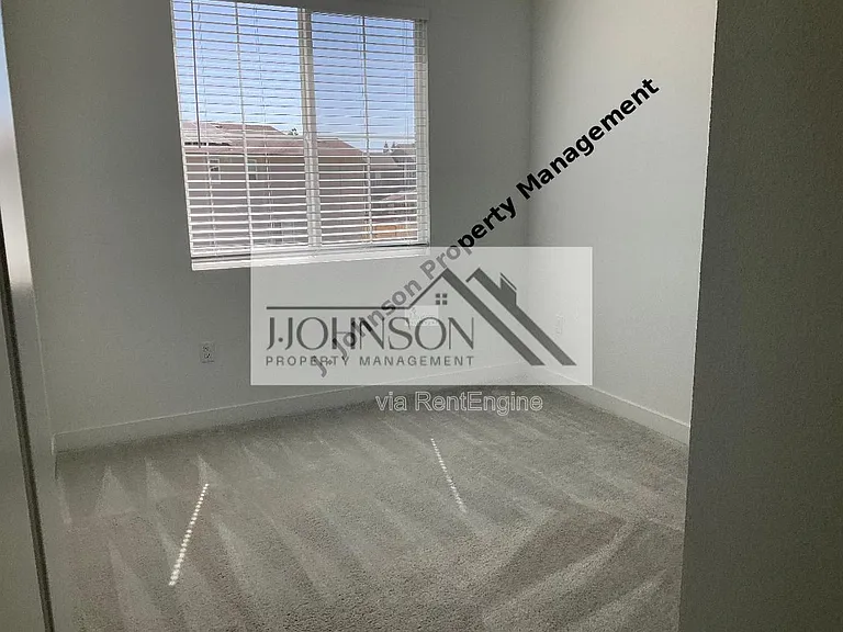 405 Avendale Dr — Photo 10