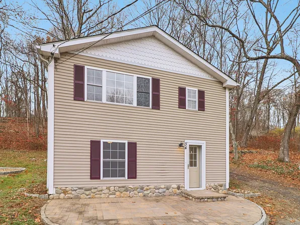 34 Northrop Rd Extension, Bethany, CT 06524