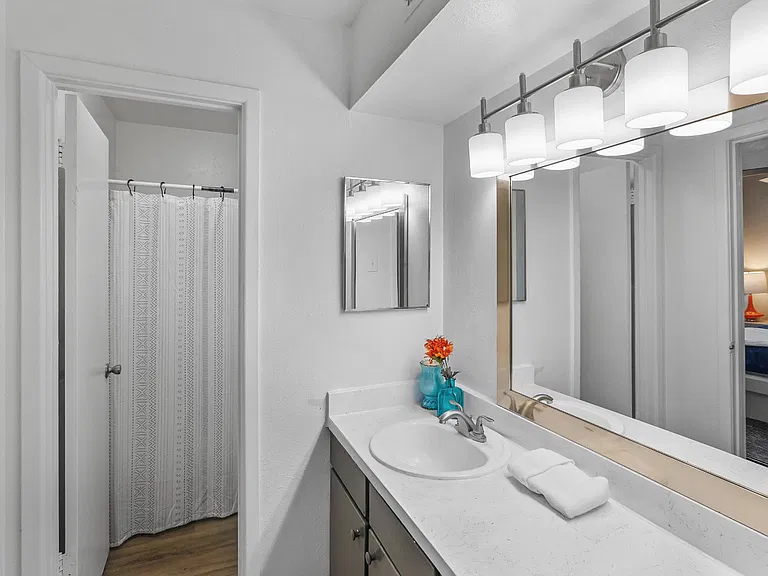 The Hayes Apartments — Photo 1