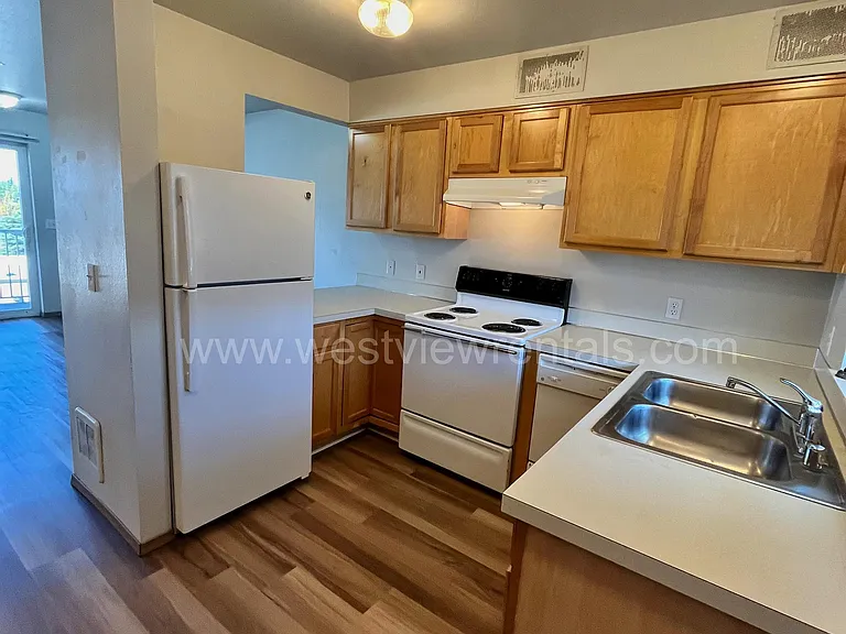 135-139 Prince Ave — Photo 290
