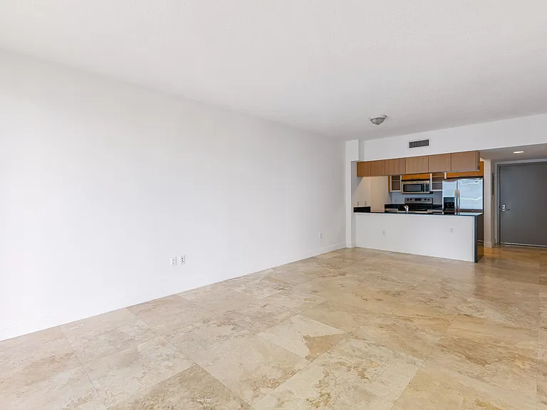 1750 N Bayshore Dr #2409 — Photo 8