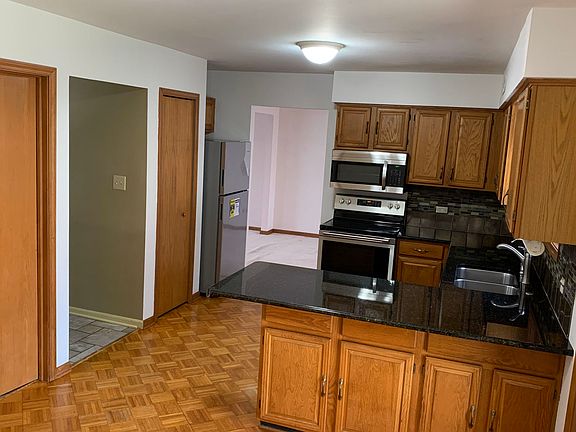 3rd image of 1271 E Old Mill Ct