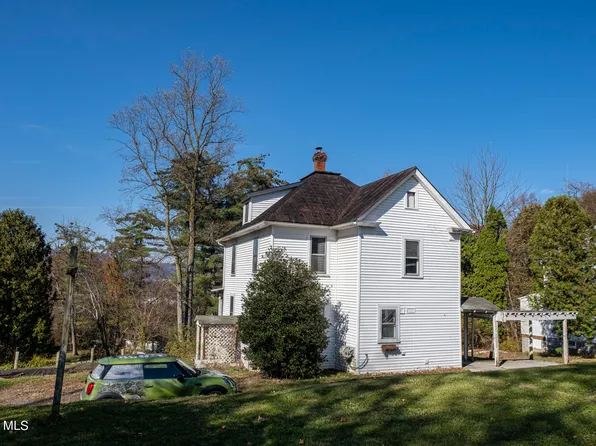 809 Woodrow Dr, Williamsburg, PA 16693