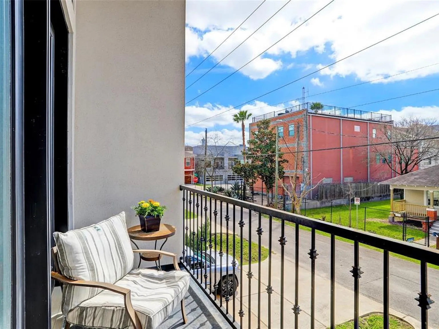 3 bed, 3.5 bath, 2179 sqft, $3,000 — Photo 3