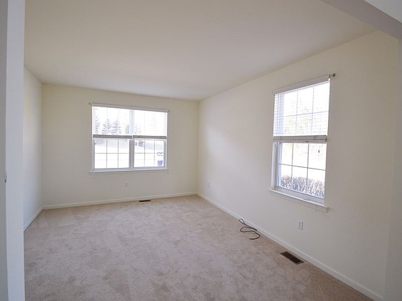 4th image of 92 Indian Field Dr