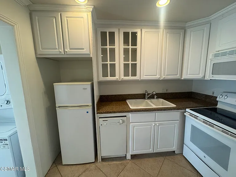 710 Calle Cardo #B — Photo 4
