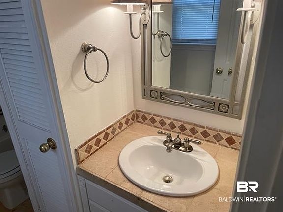 4th image of 218 Bay View Dr
