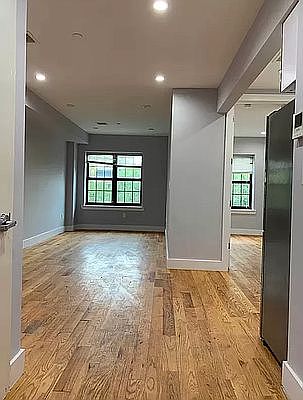 3rd image of 584 Bainbridge St #12