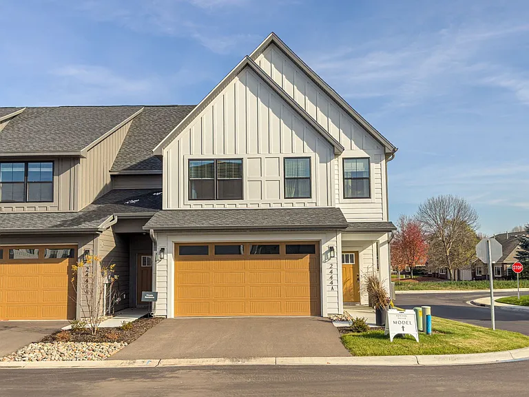 Foxtail Hollow Townhomes — Photo 34