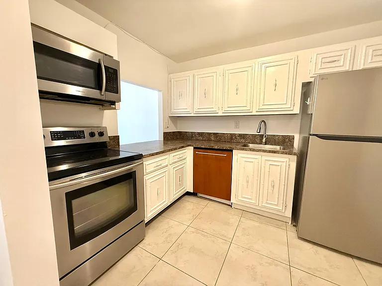 1000 Parkview Dr #316 — Photo 10