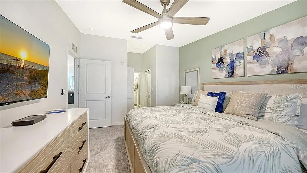 2 bed, 2.0 bath, 1366 sqft, $7,500 — Photo 4