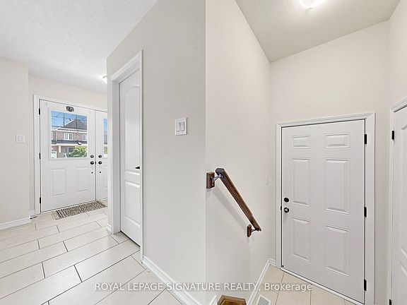 3rd image of 492 Queen Mary Dr