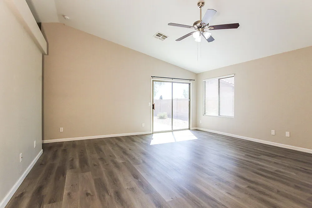 4 bed, 2.0 bath, 1611 sqft, $2,265 — Photo 4