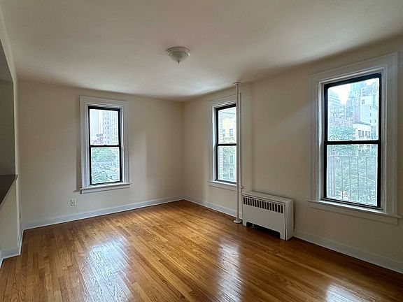3rd image of 201 E 30th St APT 47