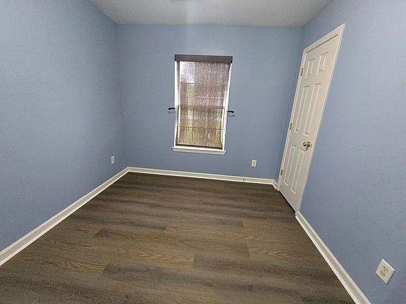 4th image of 208 Glenn Oak Dr