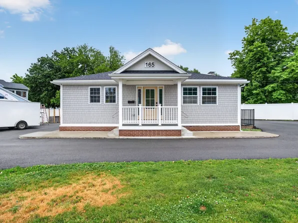 165 Garfield Ave, Chelsea, MA 02150
