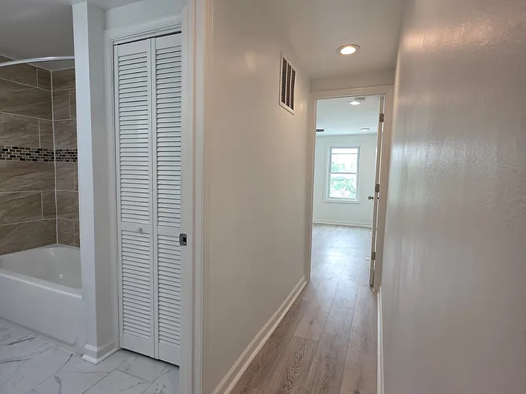 519 E 28th St — Photo 36