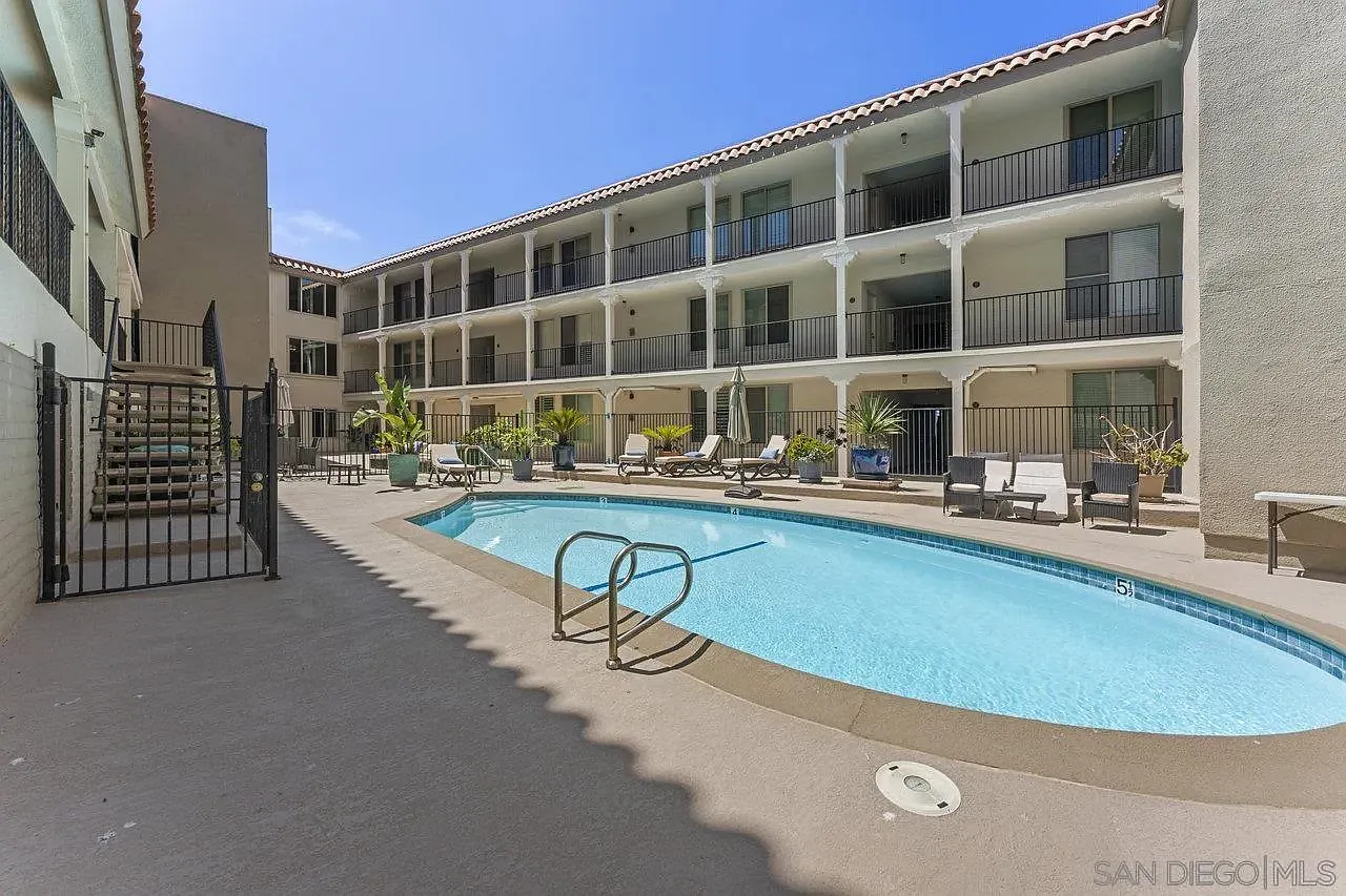 2 bed, 2.0 bath, 1215 sqft, $7,000 — Photo 2