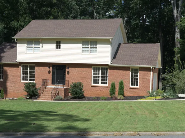 48 Stone Valley Dr SW, Lilburn, GA 30047