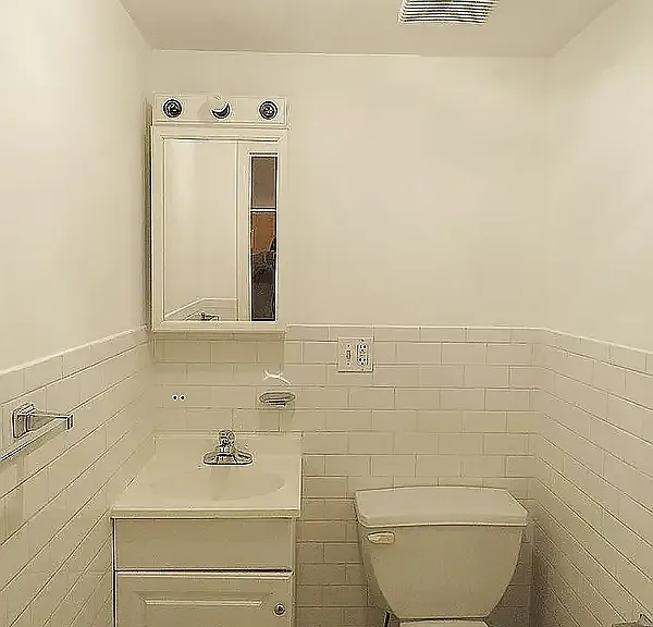 209 21st St #2R — Photo 8