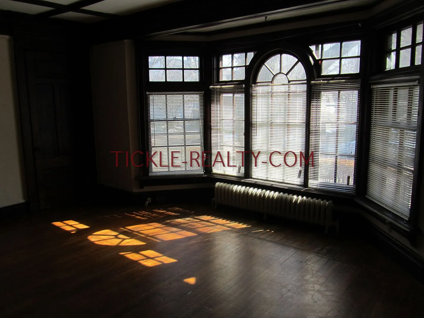 410 Oxford Street — Photo 2