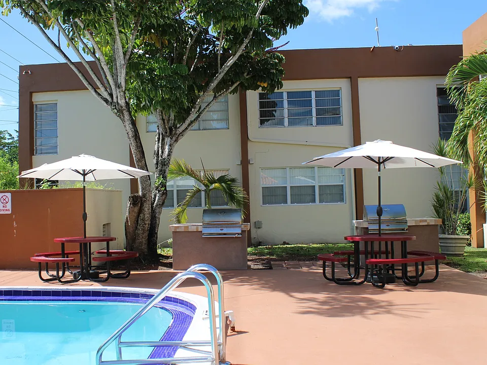 Las Brisas Gardens Apartments