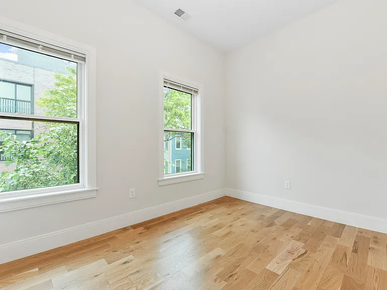 198 Maverick St #3 — Photo 10