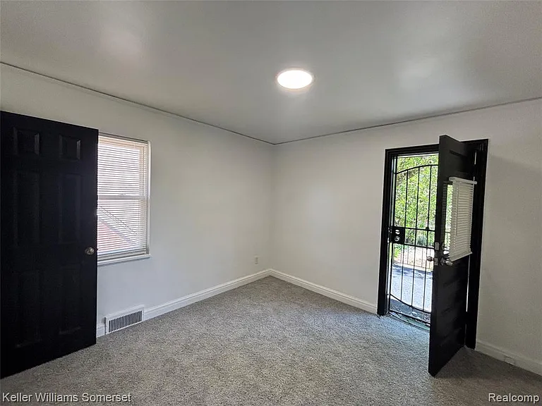 14800 Woodmont Ave — Photo 16