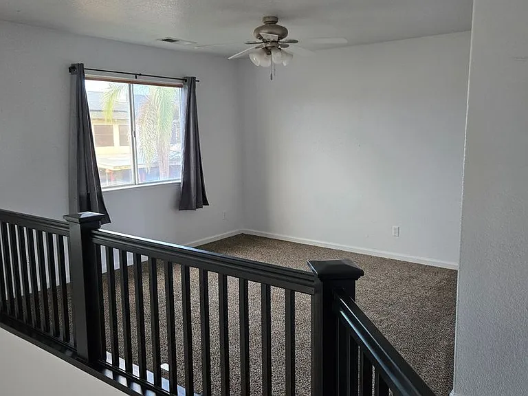 647 Vista Ct — Photo 22