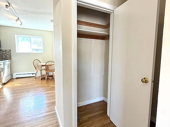 5th image of 32 Westgate Rd APT 6