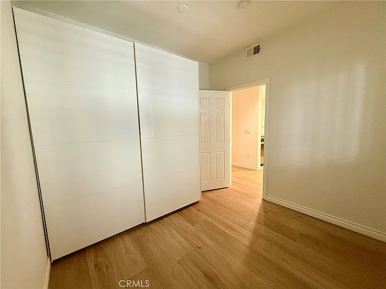 2243 Martin #110 — Photo 15