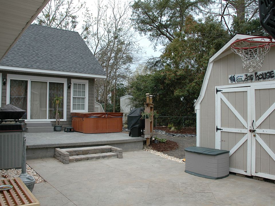 2nd image of 513 Seeman Rd