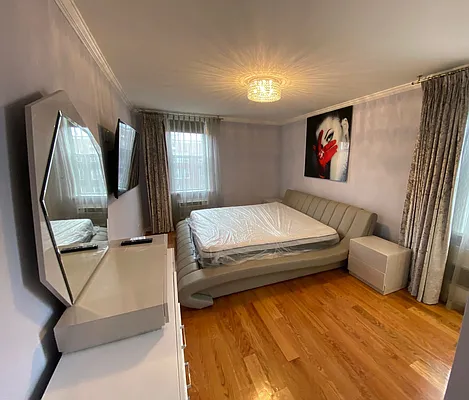 Sold by Dom Realty | media 11