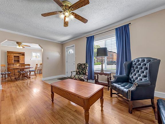 5th image of 308 Hoffmeister Ave