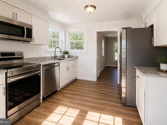 4th image of 909 Hendrick St