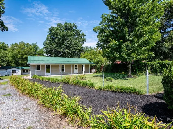 133 & 131 Cape Hickory Rd, Hickory, NC 28601