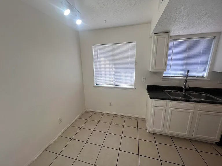 1005 Dickerson Dr SE #A — Photo 15