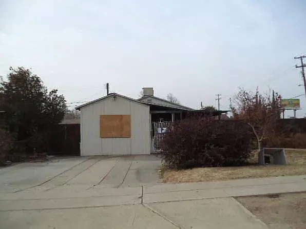 1559 N Millbrook Ave photo 1